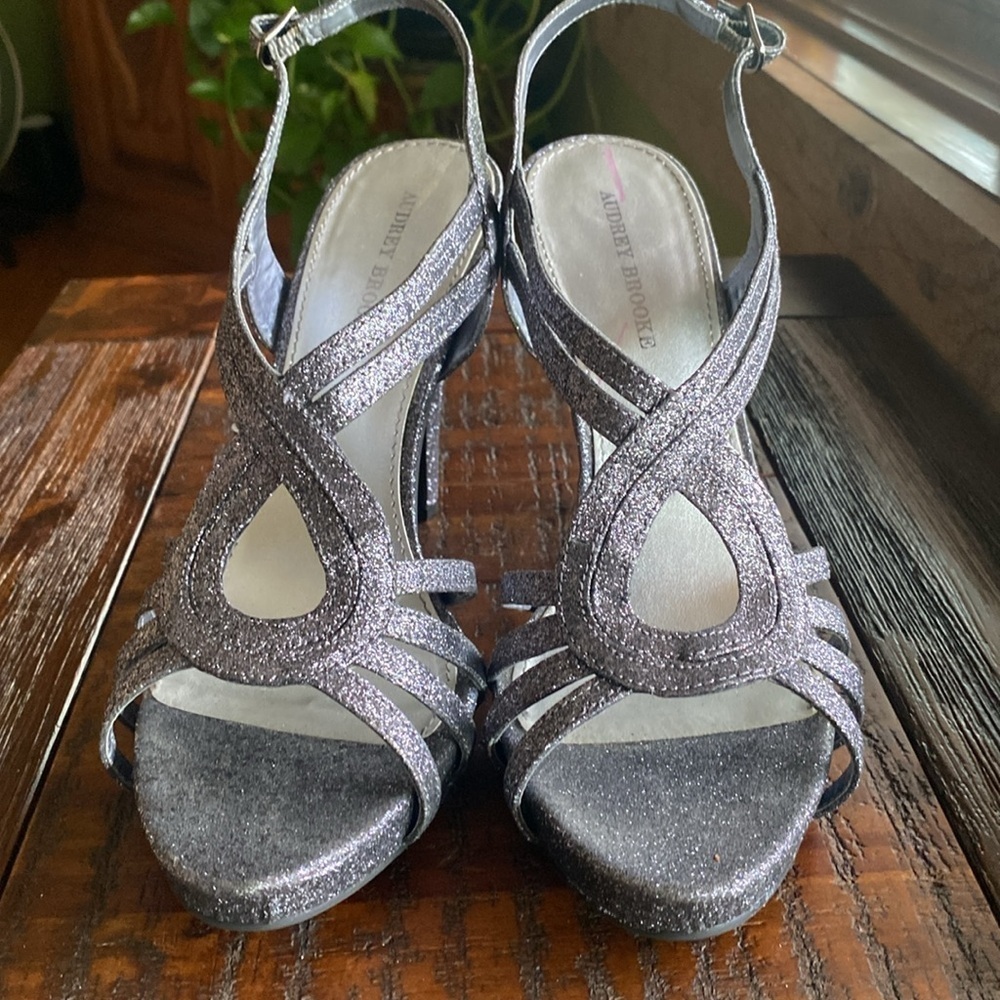 Let’s Dance Audrey Brooke Shimmery Silver Lilac Purple Kelly Heels size 10 - Picture 3 of 9
